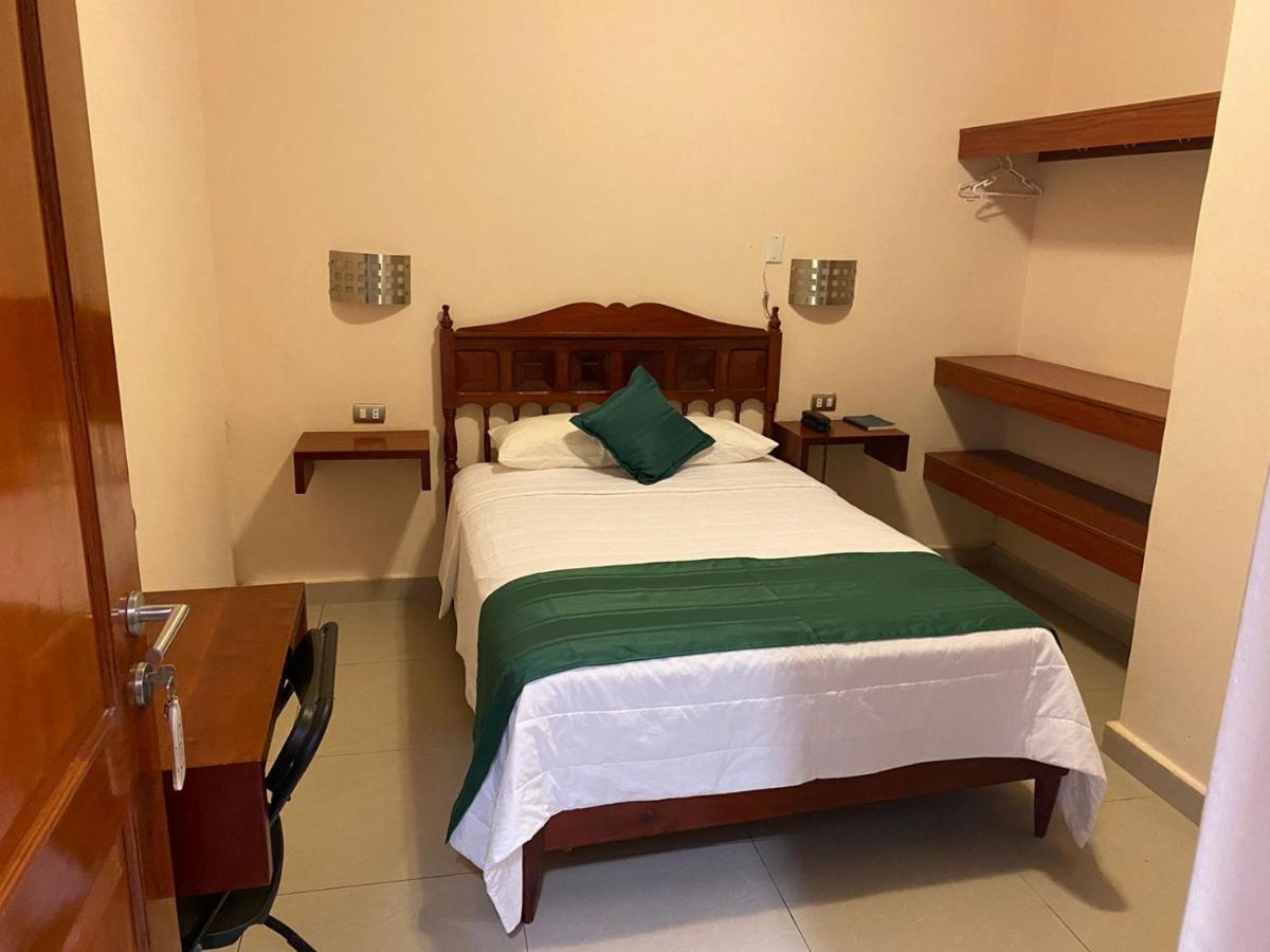 Tariri Hotel Пукальпа Экстерьер фото