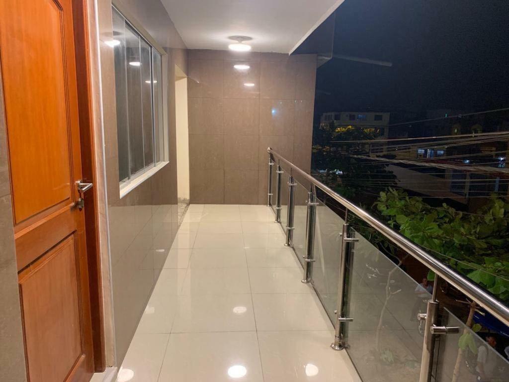 Tariri Hotel Пукальпа Экстерьер фото